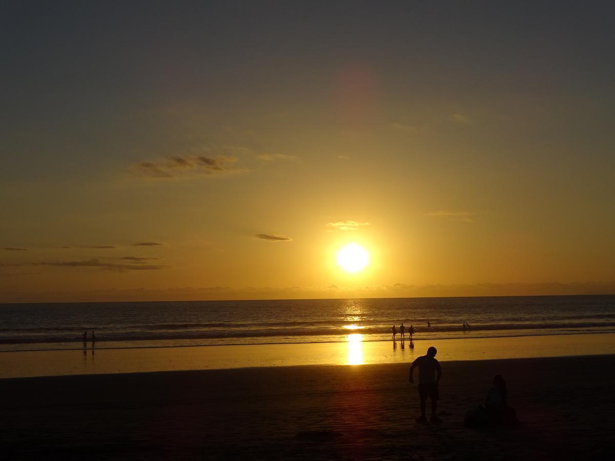 Cabinas Sunset Jaco Bagian luar foto