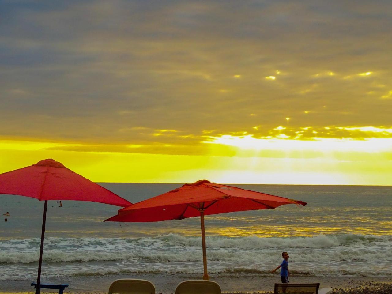 Cabinas Sunset Jaco Bagian luar foto