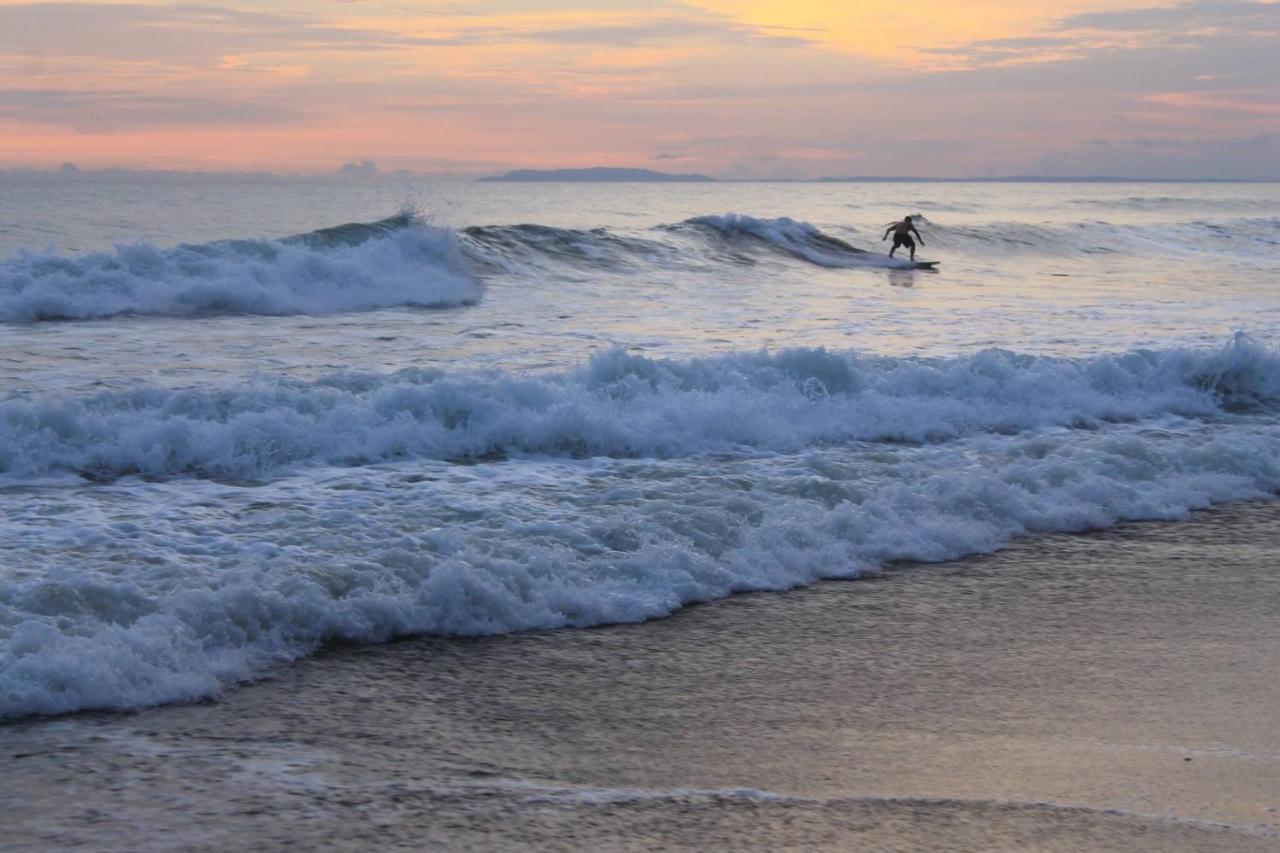 Cabinas Sunset Jaco Bagian luar foto